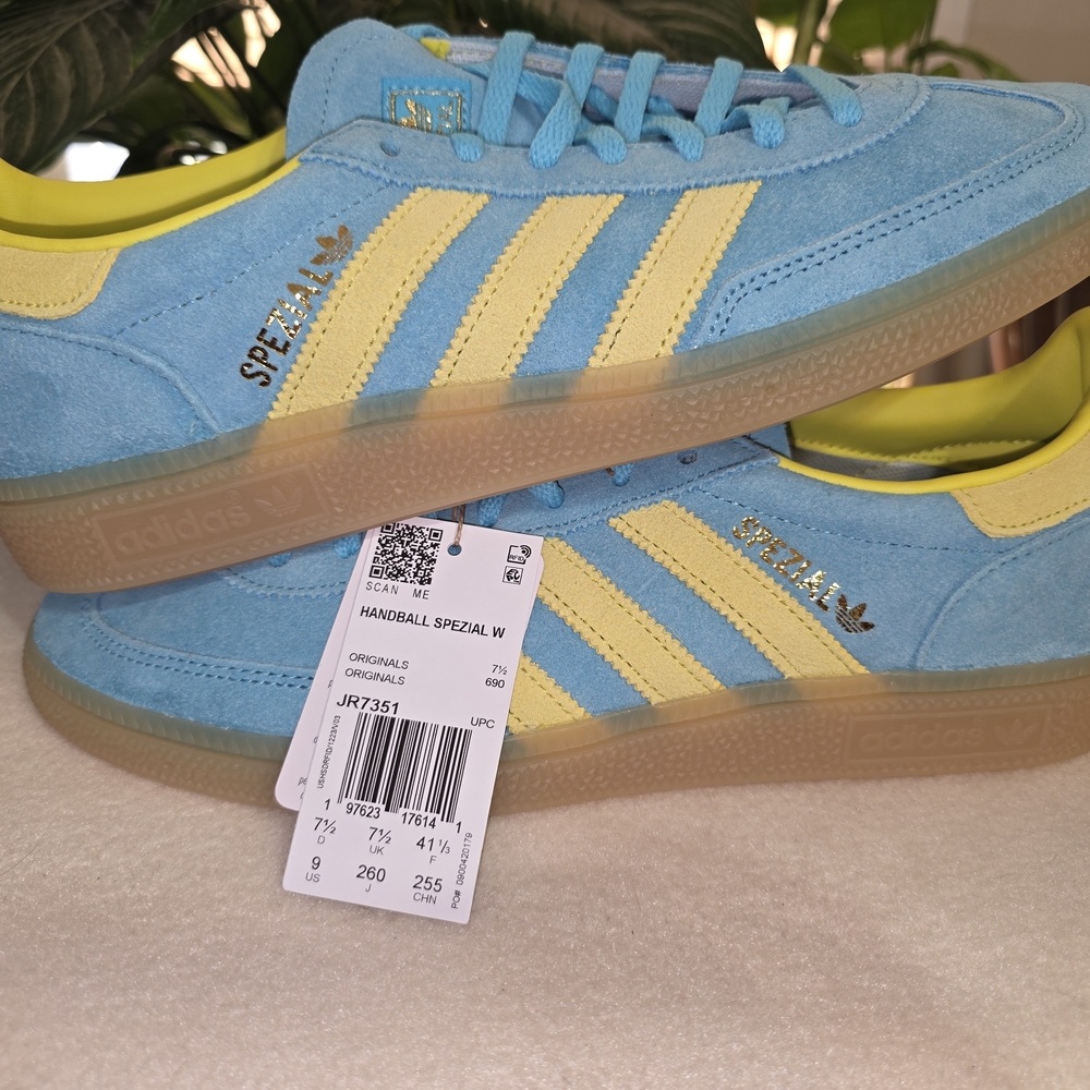 🌟🌟Adidas Womans Spezial Sneakers in Blue and Yellow🌟🌟